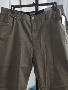 Catherine Sateen Stretch Capris